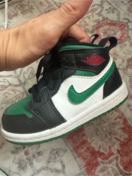 Nike Other - Nike Kids Black Green White High-Top Sneaker
